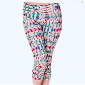 Onzie NWT S/M Capri Leggings